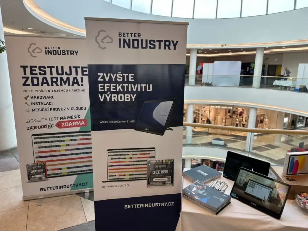 Prezentace Better Industry na veletrhu Smart Industry s rollupy a testovacím hardwarem.