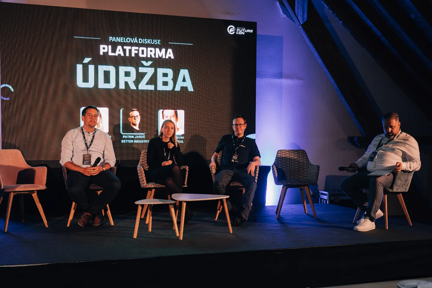 Na fotce vidíme řečníky panelové diskuse platforma ÚDRŽBA
